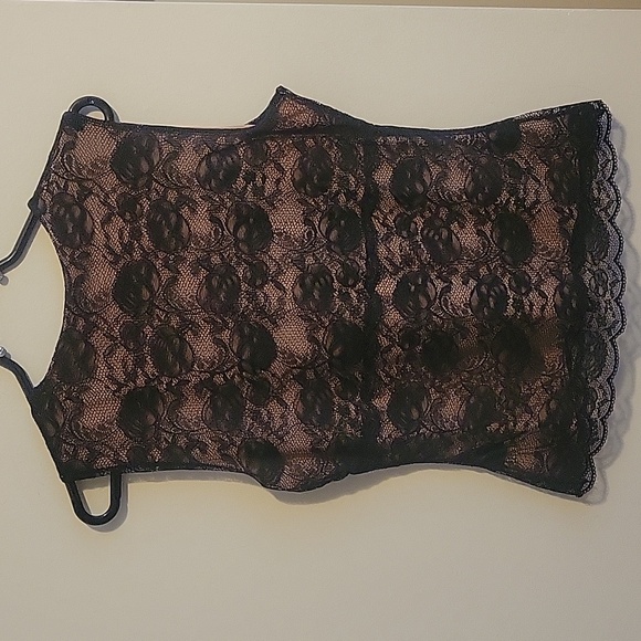 Caché Lace Top - Picture 2 of 7
